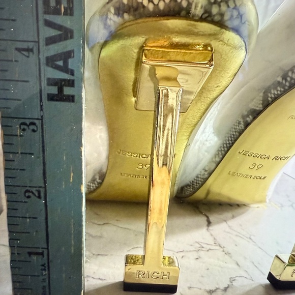 Jessica Rich White and Gold Heels - Picture 8 of 16